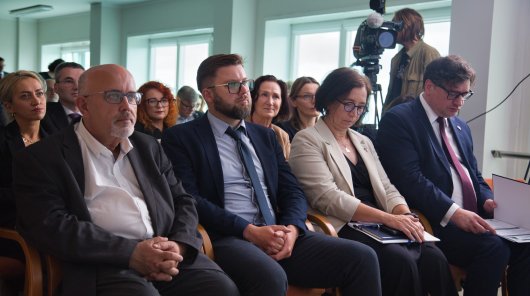 Zdjęcie uczestników konferencji „Ochrona danych osobowych w UE. Dokąd zmierzamy w przededniu wyborów europejskich?”