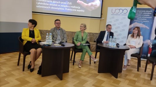 Zdjęcie przedstawiające uczestników Konferencji „Przetwarzanie danych przez ZUS i płatników składek w związku z realizacją ustawowych obowiązków. Praktyczne aspekty”