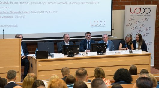 Zdjęcie - konferencja naukowa „Ochrona danych osobowych w świetle aktu o sztucznej inteligencji i innych aktów wdrażających europejską strategię danych”